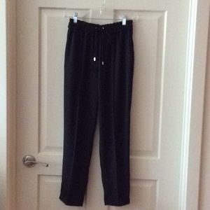 Drawstring peg leg pants.